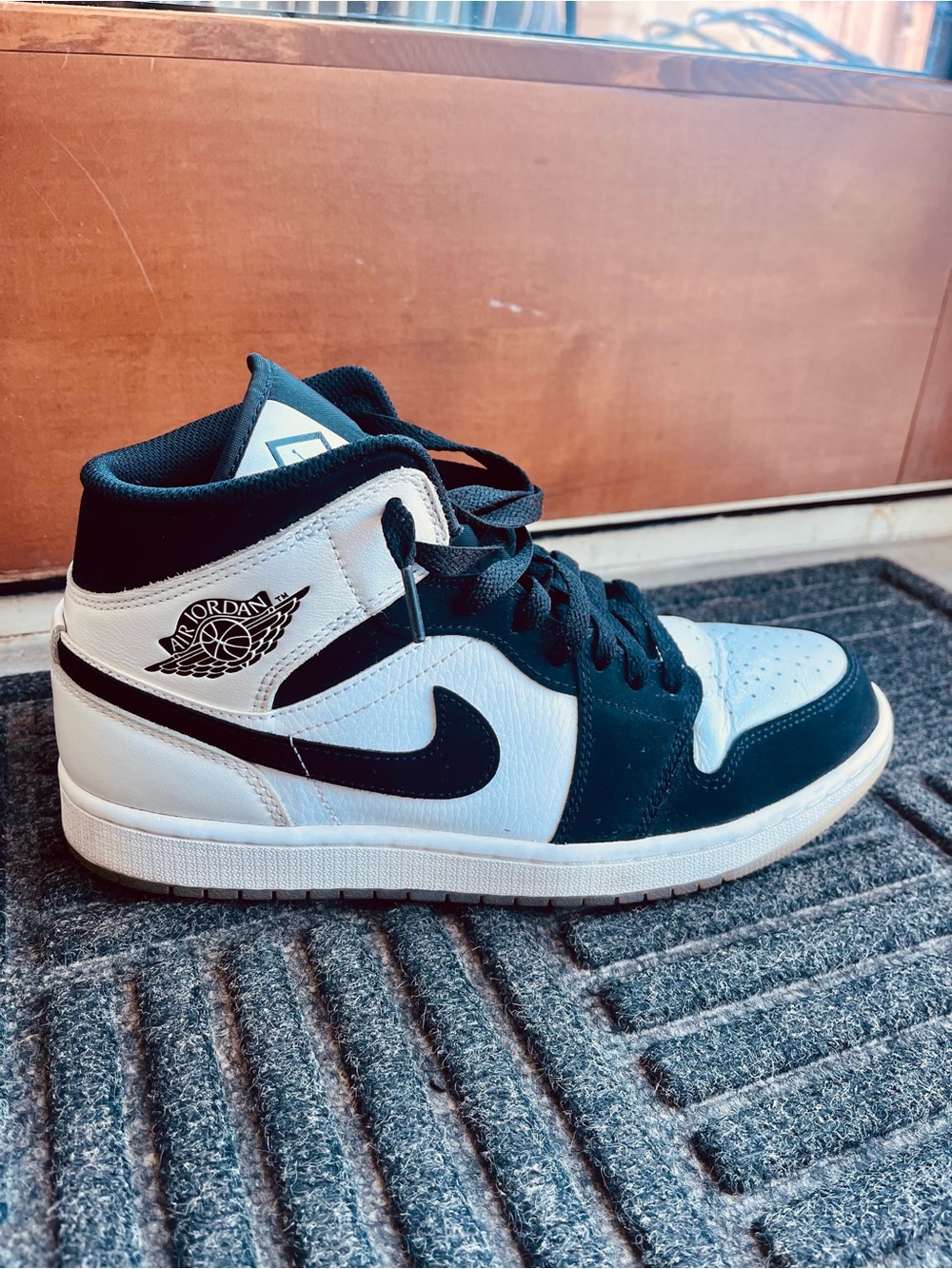 Jordan 1 Mid Diamond Sneakers
